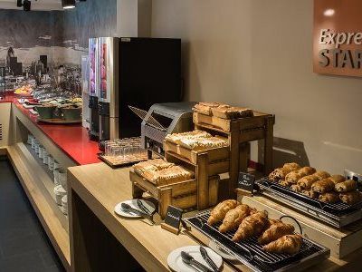 假日快车-米德尔斯堡Ihg酒店中心广场